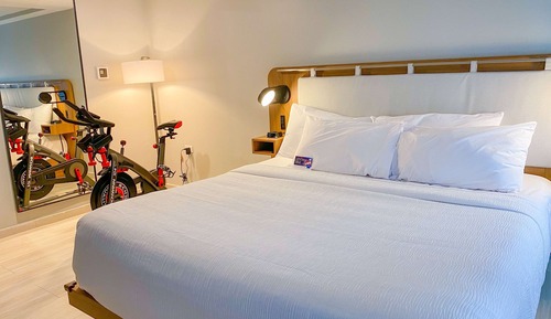 Room, 1 King Bed, Non Smoking (Fitness)