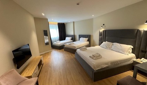 Deluxe Quadruple Room, City View