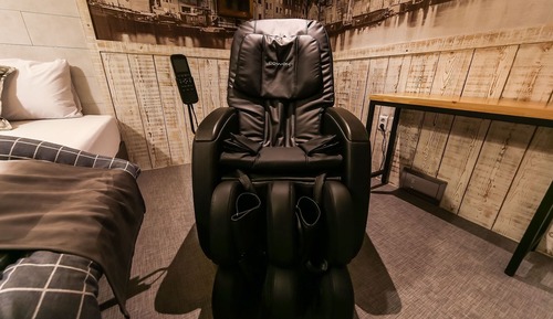 Room (Deluxe room-massage chair (Netflix av)