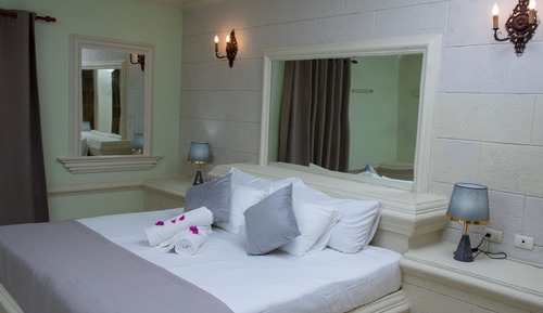 Basic Room, 1 King Bed, Non Smoking