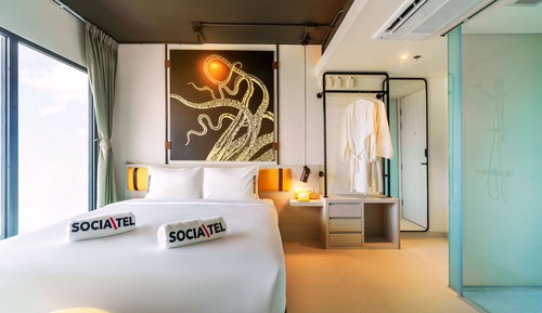 Deluxe Room, 1 King Bed