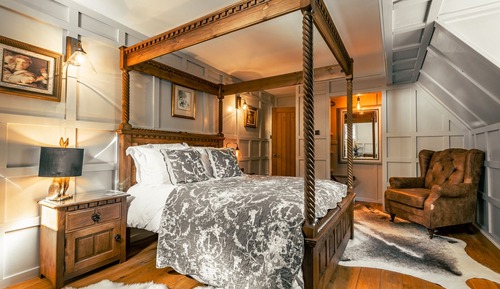 Double Room (The Chamber)