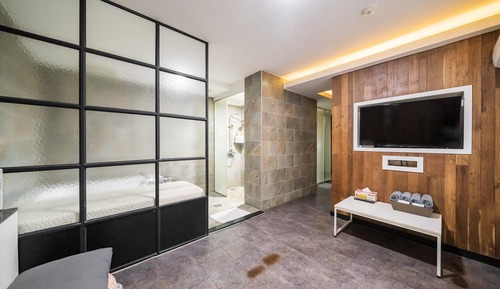 Room (VIP Ondol (OTT (Netflix Disney YouTub)