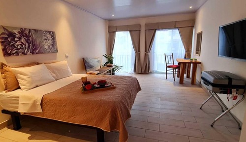 Standard Room, 1 Queen Bed