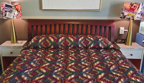 The Motorist Choice: Queen Bed and Hot Shower, Smoking & Non-smoking Room