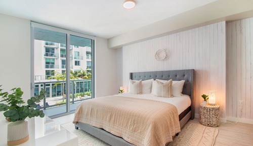 Pool View 1 Bedroom with Balcony (High Floor)