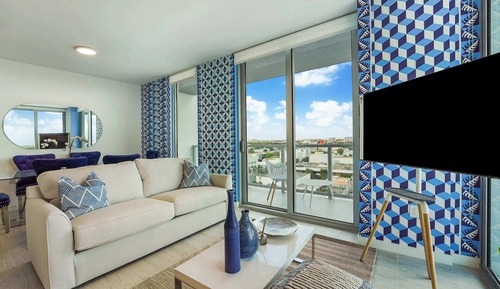Bay View 2 Bedroom Apartment with Balcony (High Floor)