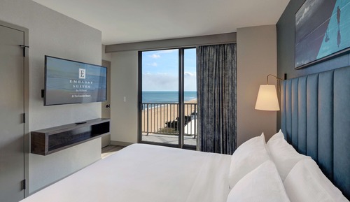 Suite, 1 King Bed, Accessible (Hearing)