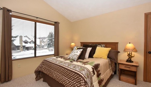 Premier Condo, 1 Bedroom (Villages Condos, One)