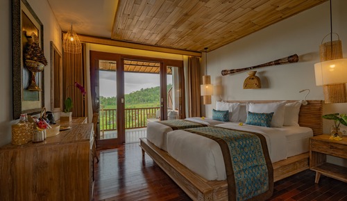 Deluxe Room, 1 King Bed, Hill View
