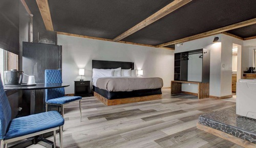 Deluxe Suite, 1 King Bed, Non Smoking