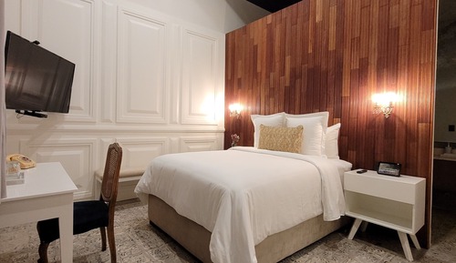 Deluxe Suite