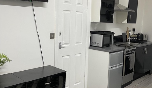 Basic Studio, Ensuite (Town Centre)
