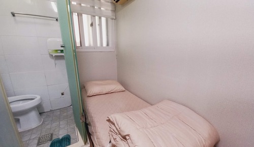 Basic Single Room, 1 Twin Bed (Non-Korean nationals only)