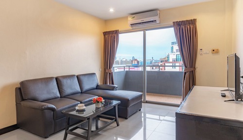 Signature Suite, 1 King Bed, Garden View