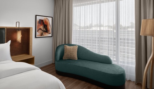 Room, 1 King Bed, Non Smoking, Courtyard View