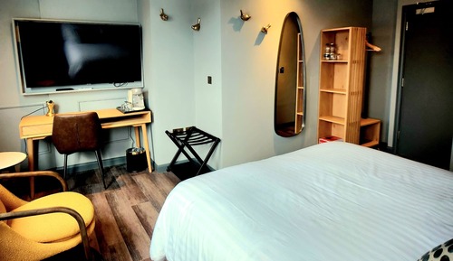 Deluxe Room, 1 Queen Bed
