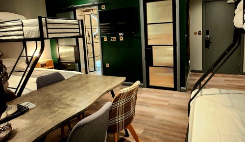 Comfort Room, Multiple Beds