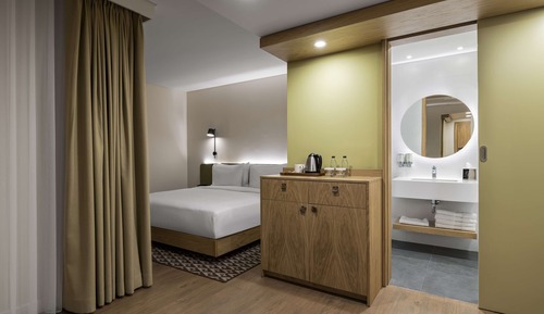 Room, 1 King Bed, Non Smoking (Super)