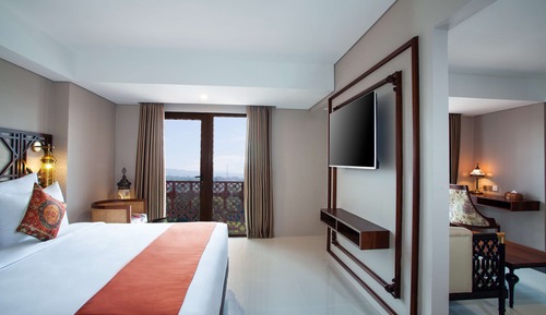 Executive Suite, 1 Double Bed, Non Smoking, Bathtub (Living Room)