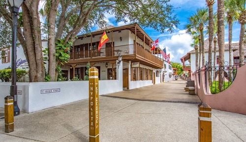 Apartment (62 Hypolita Carriage House)