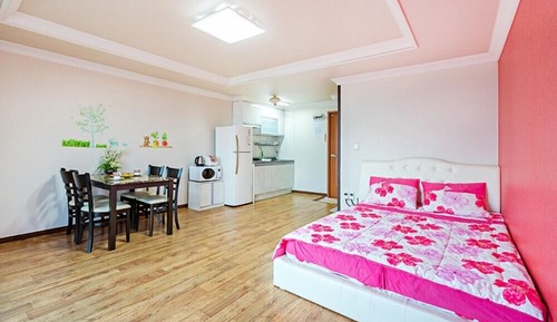 Room (Hatsal Bada)