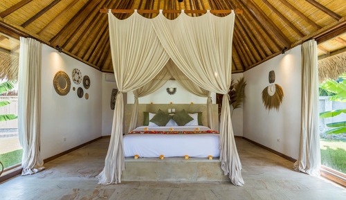 Exclusive Room, 1 King Bed, Pool View
