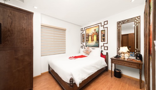 Deluxe Double with Window