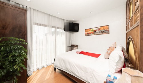Deluxe Balcony Room
