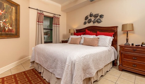 Condo, 2 Bedrooms