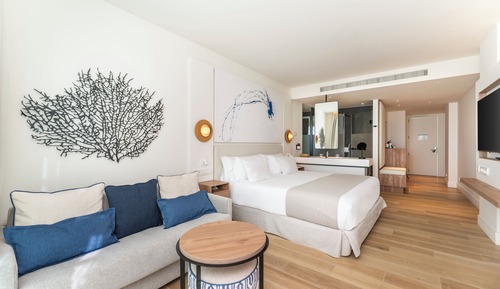 Superior Room (Sea Front | 2 Adults 1 Child)