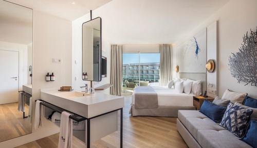 Superior Room, Sea View (Lateral | 2 Adults 1 Child)