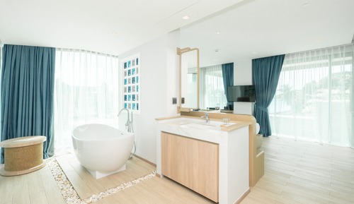 Suite, Bathtub