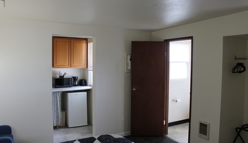 Single Room, 1 King Bed, Kitchenette