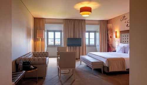 Deluxe Twin Room (3 Adults)