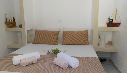 Economy Double Room (Lemonia)