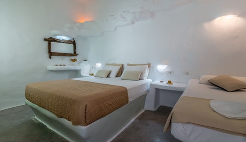 Traditional Quadruple Room (Cave)
