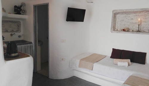 Club Twin Room (Ekklisaki)