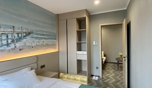Family Room, Multiple Beds, City View