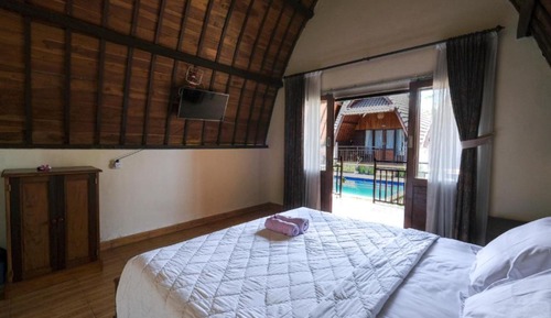 6 Rooms in Deluxe Room