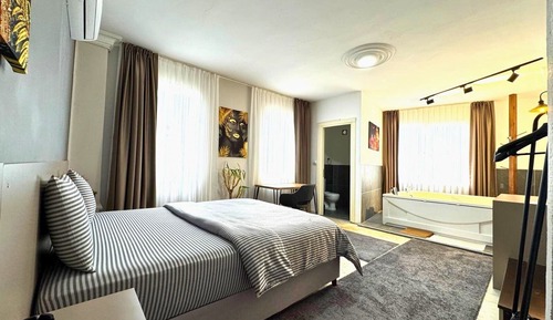 Romantic Studio Suite
