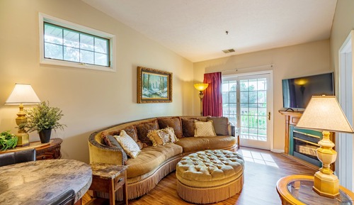 Grand Penthouse, 1 King Bed, Jetted Tub, City View