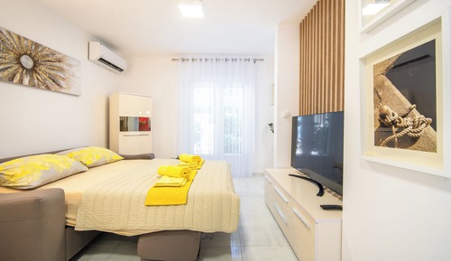 Luxury Apartment, 1 Queen Bed with Sofa bed, Bay View