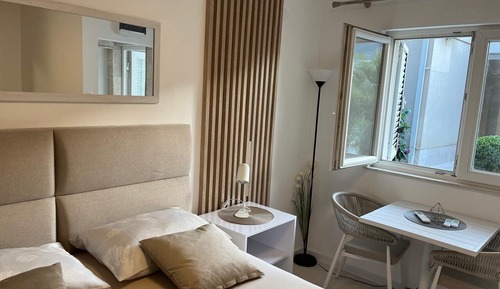 Classic Studio, 1 Queen Bed, Partial Sea View, Courtyard Area