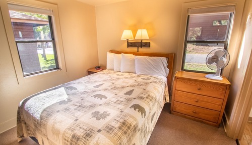1 Bedroom Cabin River Castle 3