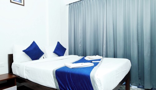Deluxe Room, 1 Queen Bed, City View