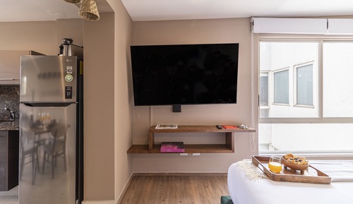 Deluxe Studio