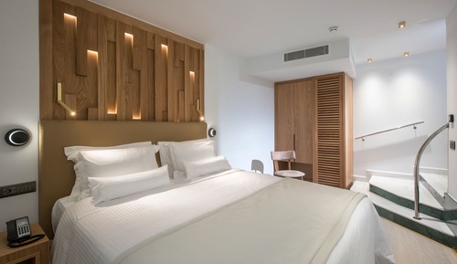 Avant Garde Room