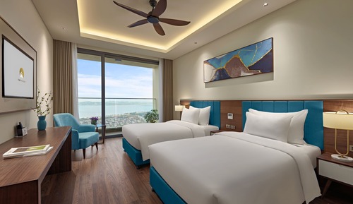 Suite Twin Room with Oceanview Balcony