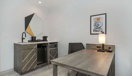 Suite, 1 King Bed, Accessible Bathtub, Mountain View (Bathtub, Mobility, Bay View)